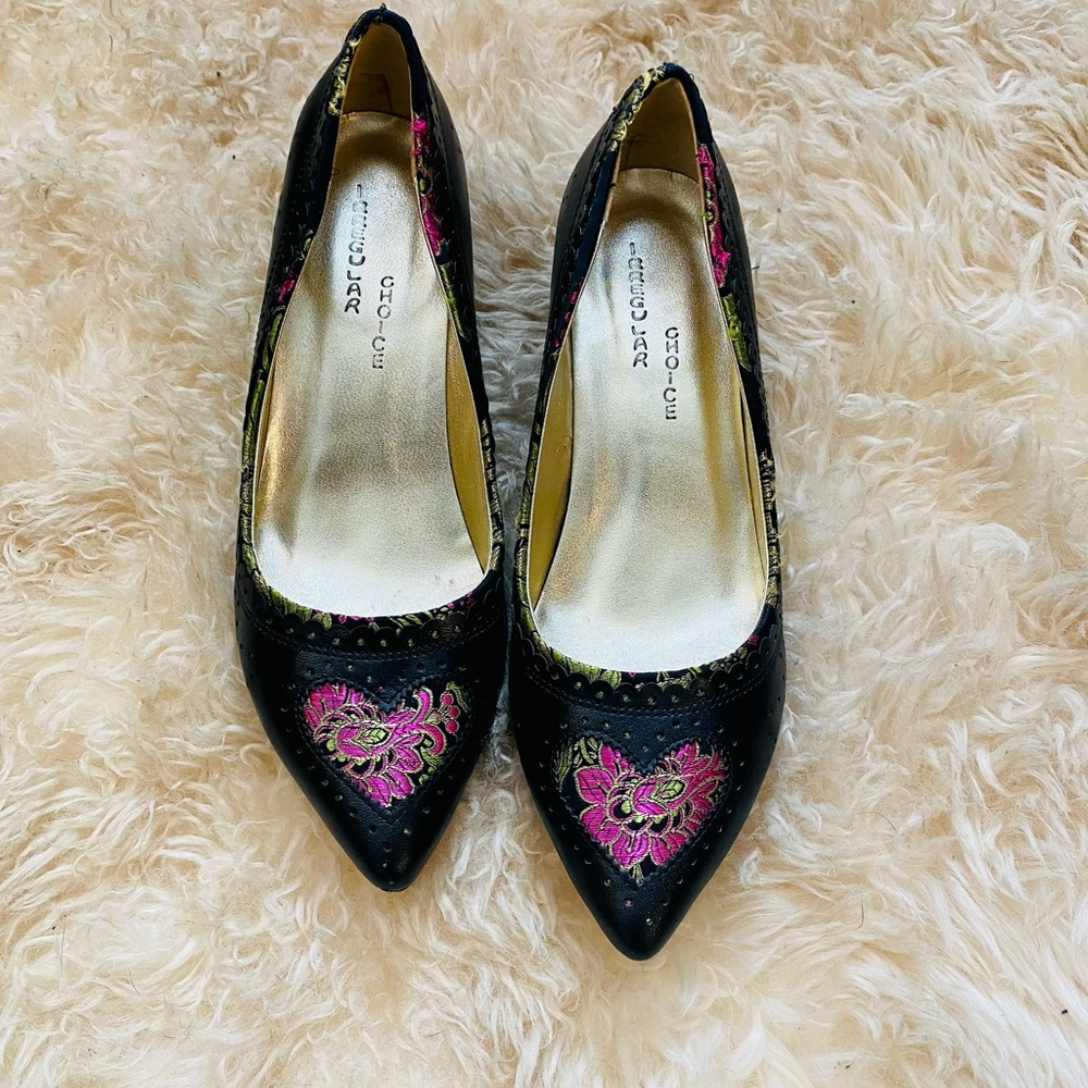 Excellent condition! Super cute Irregular Choice kitten heels with heart accents